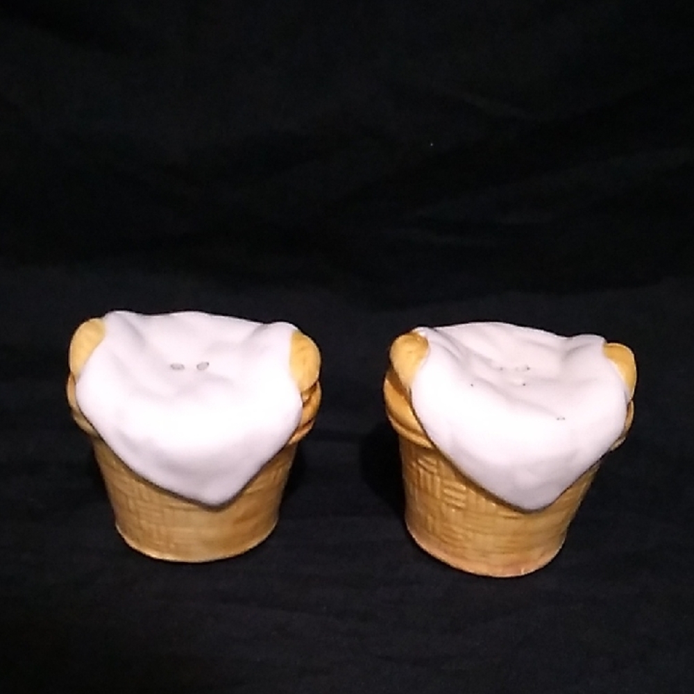 Vintage Picnic Basket Salt & Pepper Shakers (S1)